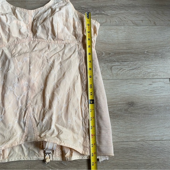 Vintage 1930s corselet girdle | 30s embroidered one piece shapewear Victorian - Picture 14 of 16